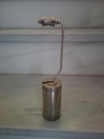 Vendo este Kit de pesagatillos .Compuesto por 4 pesas ( 500gr. + 500gr. + 360gr. + 140gr ). Fabricado 02