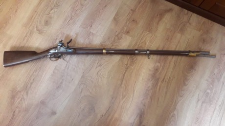 Un compañero de club me pide poner a la venta mosquete DRAGOONS de Pedersoli, cal.69
Precio 900 euros 01