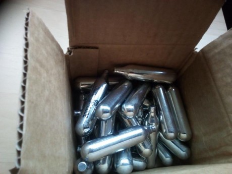 Vendo 30 cápsulas de 12 g de CO2 por 10€ más 6€ de gastos de envío, total: 16€.

Tel. 658838629 01