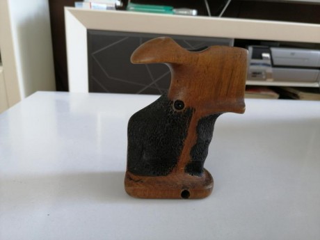 Se hizo para un revolver llama con el que tiré durante 19 años allá por los 90.. Ya no tiro. Está perfecta 01