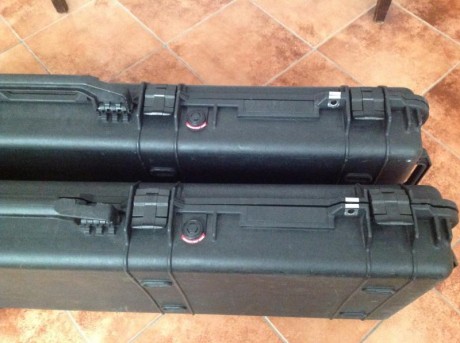 Vendo 2 maletines marca Peli, modelo 1.750 apenas utilizados.

Precio 175 € c/u o 300 € los dos.

Portes 11