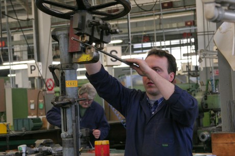 De aquí a nada llega  el buen tiempo, y con el el problema de los cañones que se calientan...
Cual es 60