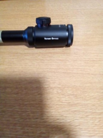 Hola, vendo este visor Victory Optics de 10-40x50 AOE con anillas para 11mm o 22mm y pieza para mover 02