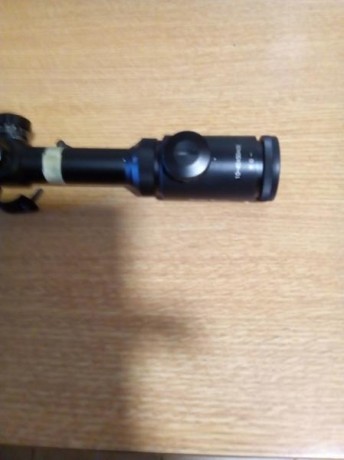 Hola, vendo este visor Victory Optics de 10-40x50 AOE con anillas para 11mm o 22mm y pieza para mover 01