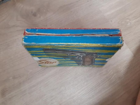 Vendo caja vacia de pistola Star modelo S. Precio 10 €. Envios aparte a cargo de comprador. 11