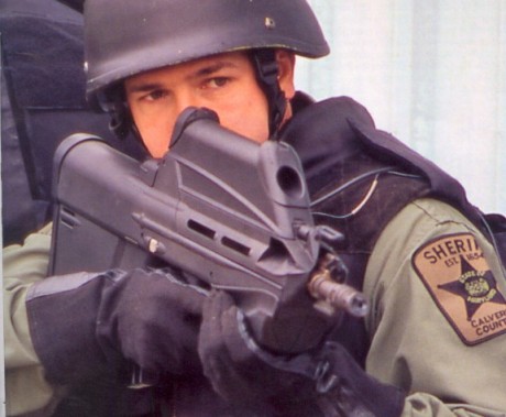 Realmente tienen el F2000 S, con raíles sin la óptica de FN. Adquirido el 2006, menudo cambio: 20