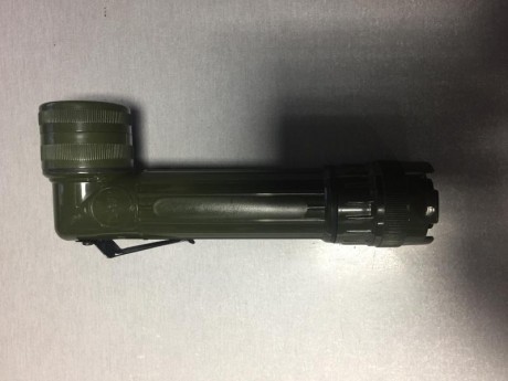 Se vende linterna ejército español/ejército de Tierra, años 80/90, nueva, con filtros de colores, pilas 12