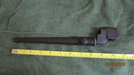 Buenas vendo tres bayonetas del enfield, cada una con una funda diferente, en muy  buen estado, si alguien 01