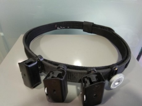 Maletín Blackhawk nuevo para dos armas cortas y cargadores 25€ VENDIDA
Funda cuadrada para una pistola 02