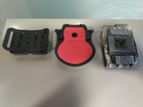 Maletín Blackhawk nuevo para dos armas cortas y cargadores 25€ VENDIDA
Funda cuadrada para una pistola 11