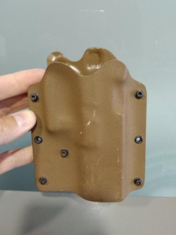 Maletín Blackhawk nuevo para dos armas cortas y cargadores 25€ VENDIDA
Funda cuadrada para una pistola 21