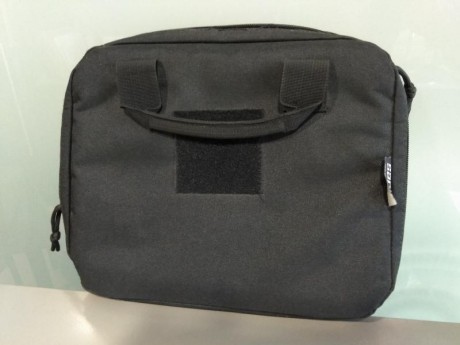 Maletín Blackhawk nuevo para dos armas cortas y cargadores 25€ VENDIDA
Funda cuadrada para una pistola 41