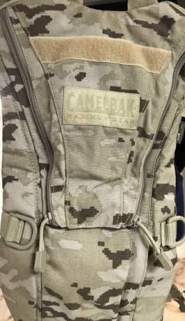 En perfecto estado, 50 euros, está en Valencia, la entrego en mano, acepto cambio misma camelbak pixelado 02
