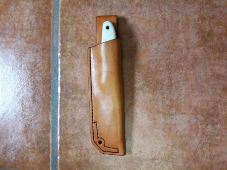 Cuchillo de supervivencia y bushcraft fabricado por Manuel de la Torre, en acero Bohler N690Co y cachas 00