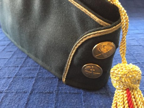 Se vende gorro cuartelero de la Guardia Civil de oficial, nuevo, de calidad interior de cuero y raso. 01