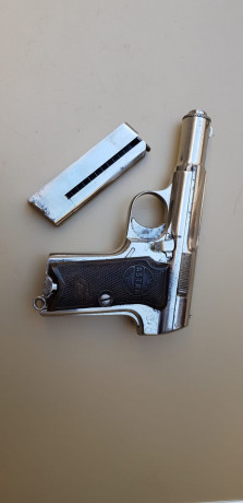 Un variante que solo se hicieron a pedido como los burilados.
calibre 7,65 raro para este modelo 
precio 00