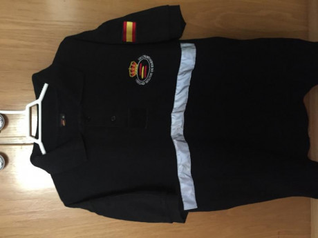 Se vende polo militar de la UME perfecto estado como nuevo, talla XL equivale a talla L. 652167719 pvp 01