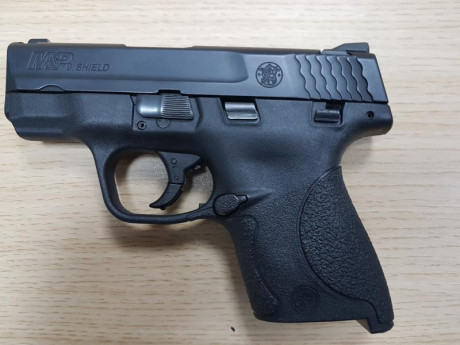 VENDO SMITH WESSON SHIELD CON CINCO MESES. NI UN SOLO DISPARO. GUIADA EN A. NUEVA A ESTRENAR CON DOS FUNDAS, 02