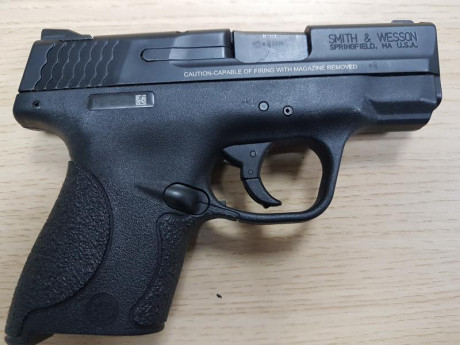 VENDO SMITH WESSON SHIELD CON CINCO MESES. NI UN SOLO DISPARO. GUIADA EN A. NUEVA A ESTRENAR CON DOS FUNDAS, 01