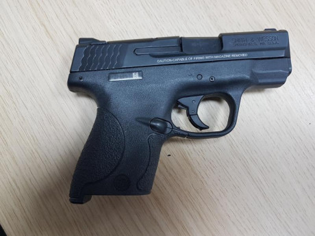 VENDO SMITH WESSON SHIELD CON CINCO MESES. NI UN SOLO DISPARO. GUIADA EN A. NUEVA A ESTRENAR CON DOS FUNDAS, 00