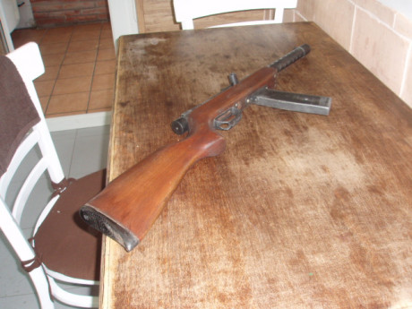 Hola,

Réplica subfusil Ruso PPD 34 TOTALMENTE INERTE para recreación histórica, decoración, rodaje, etc.
Totalmente 00
