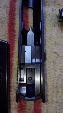 Se vende esta excepcional pistola en estado perfecto con dos cargadores, tres buffer de recambio, tres 10