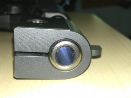 Se vende esta excepcional pistola en estado perfecto con dos cargadores, tres buffer de recambio, tres 21
