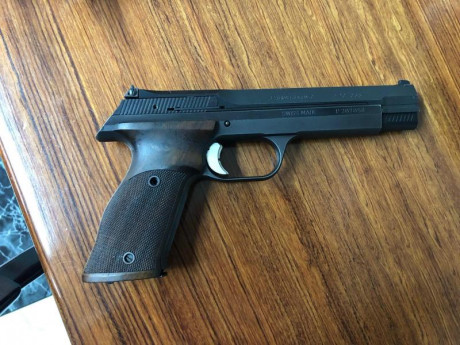 Se vende Sig P240 en calibre .32 S&W, el precio son 1400€ y el arma está en Zaragoza. 00