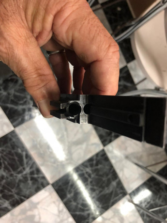 Se vende Sig P240 en calibre .32 S&W, el precio son 1400€ y el arma está en Zaragoza. 21