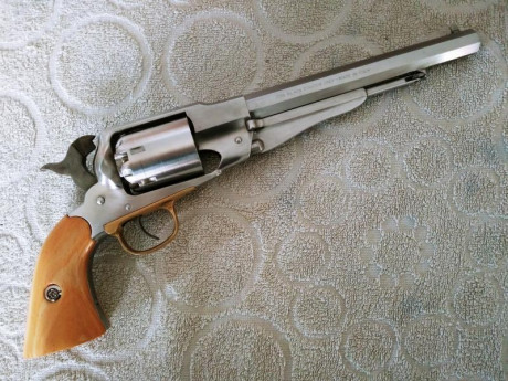 Me refiero al material de construcción.

Ya no pido la calidad del ME Peacemaker brocock que es todo acero 100