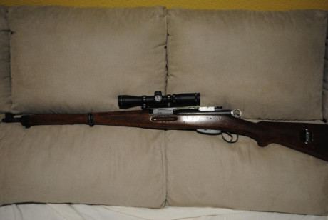 Rifle en buen estado original de maderas (Muy bien) lo mismo que el pavon, Le falta la varilla que llevan 00