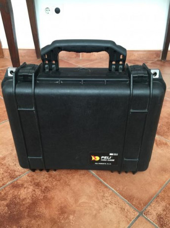 Vendo maletín Peli 1450 para arma corta, telescopio o  material fotográfico.

Homologado para transporte 10
