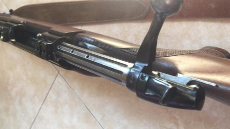 Vendo Rifle Weatherby calibre 300 Magnum de los años 80 en muy buen estado con mira telescópica resistente 01