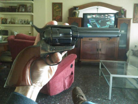 Vendo Uberti 45 colt. Estado muy bueno. 300 €. 00