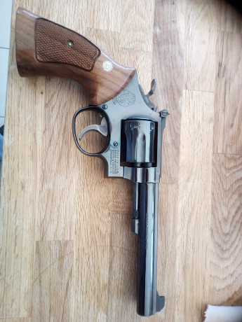 Revolver S&W K-14-4 nuevo. Habrá disparado 200 cartuchos, si los ha tirado. Yo con él sólo he tirado 00