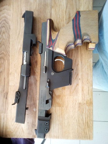 Walther GSP 22 con el Kit de conversión al 32. Lleva sus 2 cargadores por calibre, un contrapeso de 40 00
