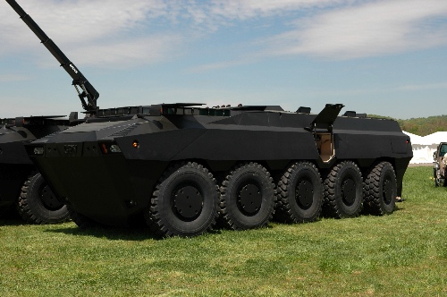 Pues eso estamos hablando muchisimo de las ruedas salen modelos de blindados 4x4 6x6 y la moda del 8x8 00