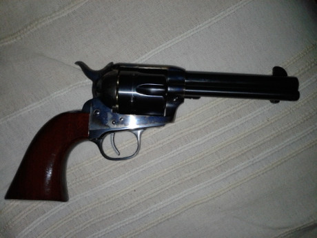 Vendo Uberti 45 colt. Estado muy bueno. 300 €. 40