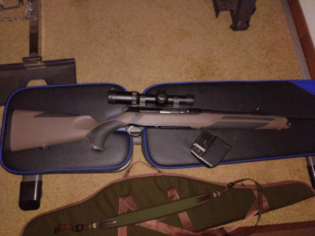 Se vende rifle Sauer 303 xt calibre 300 wm, color marrón, con el suplemento del cañón de 56 cm (las monturas 01