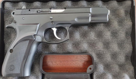 Vendo CZ 75B como acabada de salir de fábrica (menos de 300 tiros) por que no la uso y tengo otras.
Sin 01