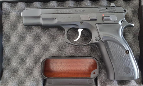 Vendo CZ 75B como acabada de salir de fábrica (menos de 300 tiros) por que no la uso y tengo otras.
Sin 00