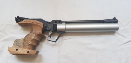 Vendo mi Feinwerkbau P44, porque me he comprado la P8X. 
Está impecable, no tiene ni un roce; como se 01
