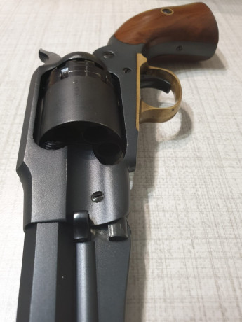 Hola compañeros, Un amigo del club vende este revolver Remington Pattern de Pedersoli en cal 44.
Me dice 01