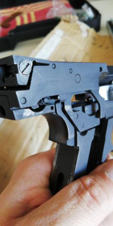 Buenas tardes.
Hoy disparando en el club me he percatado que no me funciona bien el alza de la Walther 01