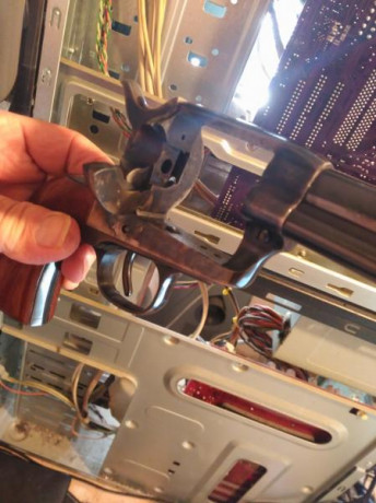 Vendo Uberti 45 colt. Estado muy bueno. 300 €. 50