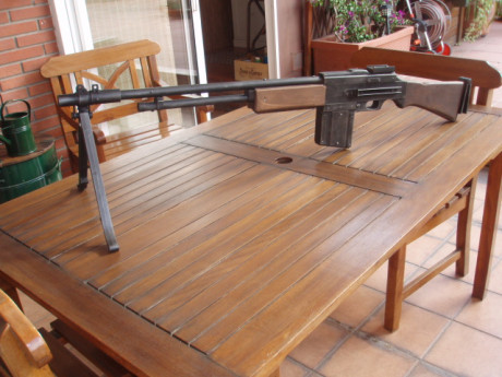 Hola.
Réplica INERTE Browning Bar mod. 1918 para recreación histórica o decoración.
Modelo totalmente 02