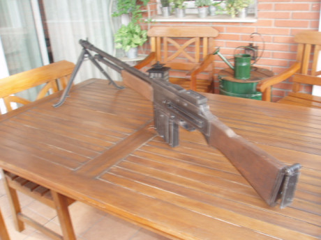 Hola.
Réplica INERTE Browning Bar mod. 1918 para recreación histórica o decoración.
Modelo totalmente 01