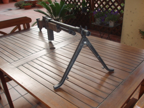 Hola.
Réplica INERTE Browning Bar mod. 1918 para recreación histórica o decoración.
Modelo totalmente 02