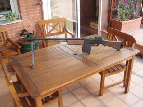 Hola.
Réplica INERTE Browning Bar mod. 1918 para recreación histórica o decoración.
Modelo totalmente 01
