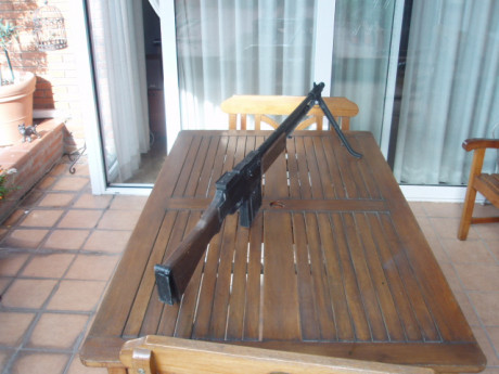 Hola.
Réplica INERTE Browning Bar mod. 1918 para recreación histórica o decoración.
Modelo totalmente 10